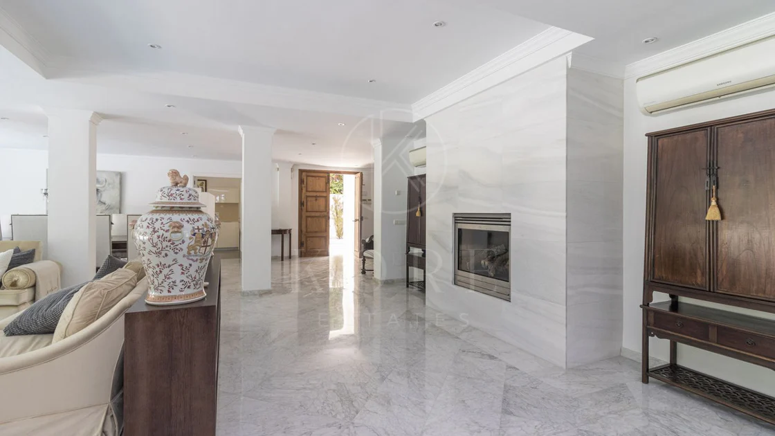 Villa for sale in Los Monteros, Marbella East