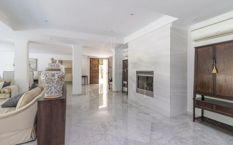 Villa en venta en Los Monteros, Marbella Este