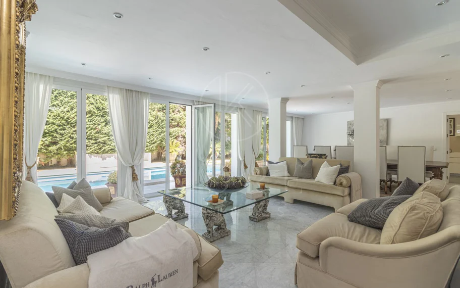 Villa en venta en Los Monteros, Marbella Este