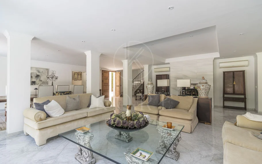 Villa en venta en Los Monteros, Marbella Este