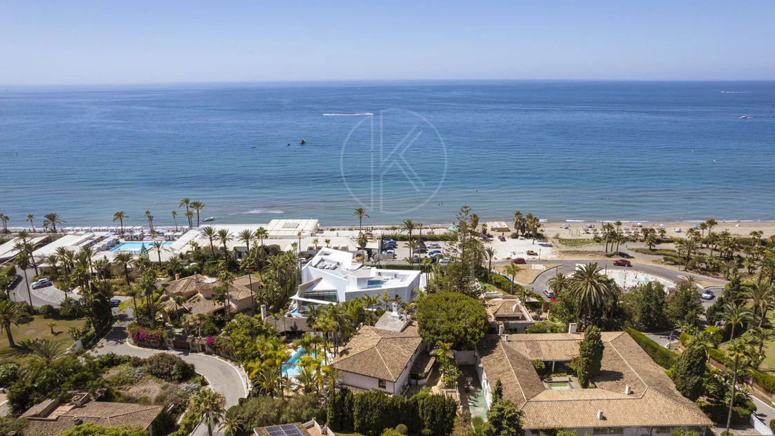 Villa for sale in Los Monteros, Marbella East