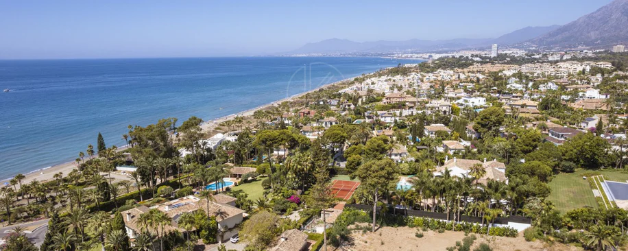 Villa for sale in Los Monteros, Marbella East