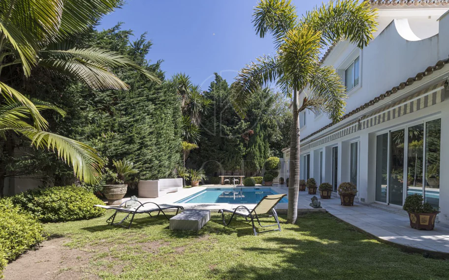 Villa en venta en Los Monteros, Marbella Este