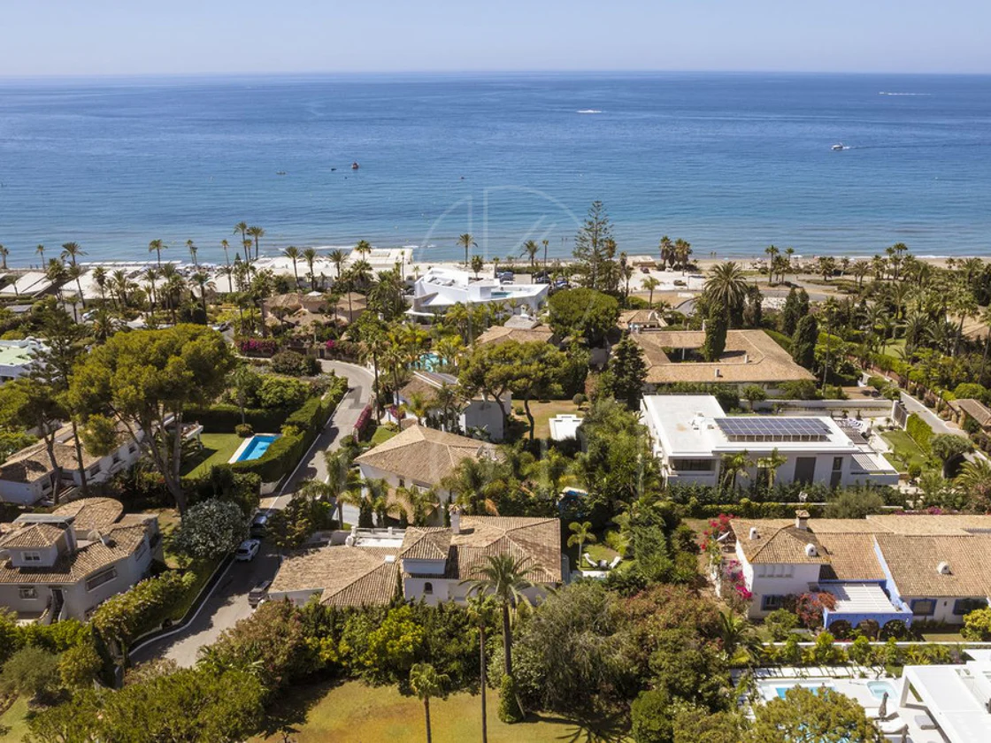 Villa en venta en Los Monteros, Marbella Este