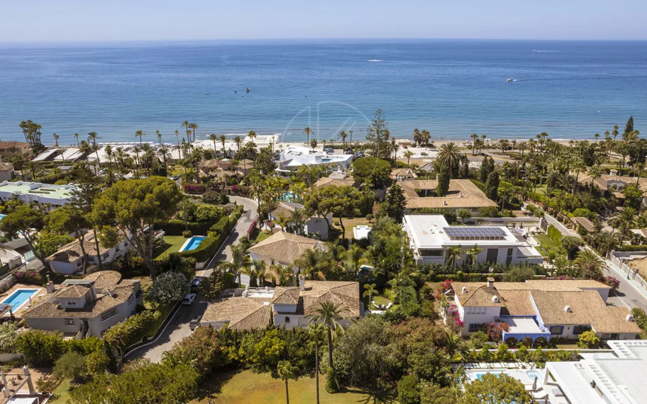 Villa en venta en Los Monteros, Marbella Este