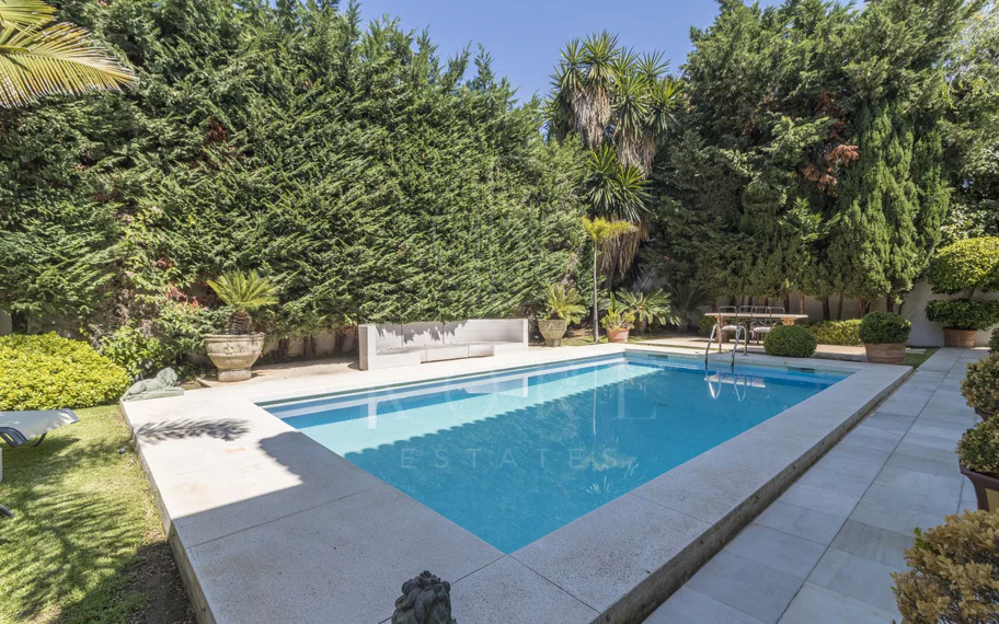 Villa en venta en Los Monteros, Marbella Este
