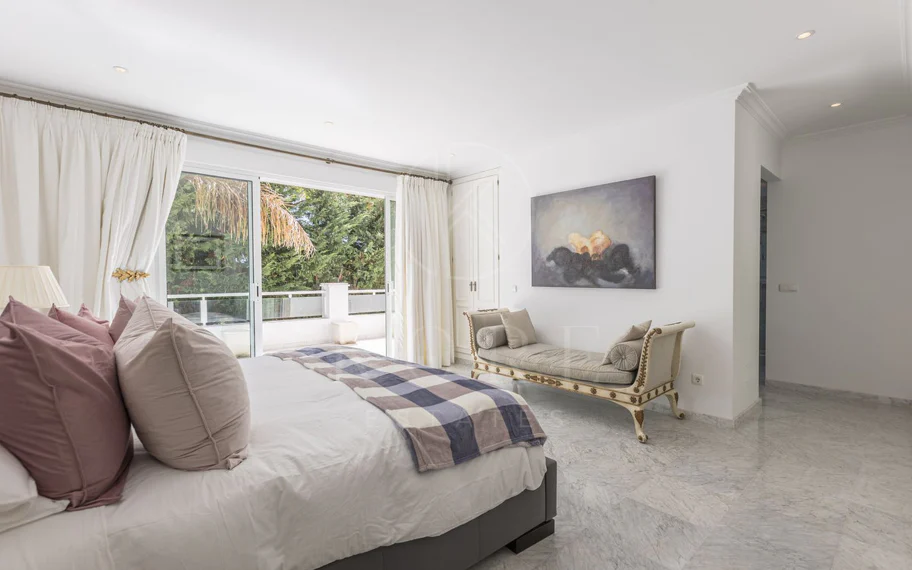 Villa en venta en Los Monteros, Marbella Este