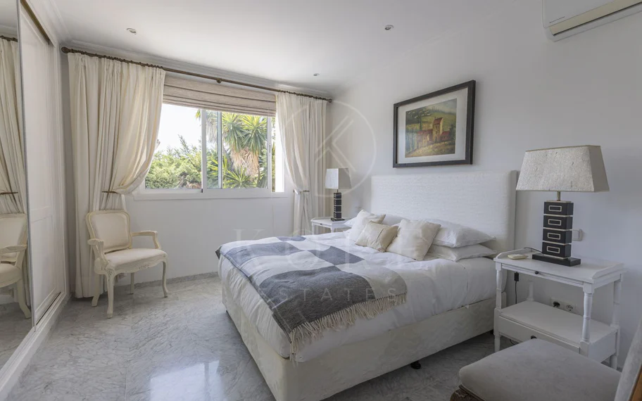 Villa en venta en Los Monteros, Marbella Este