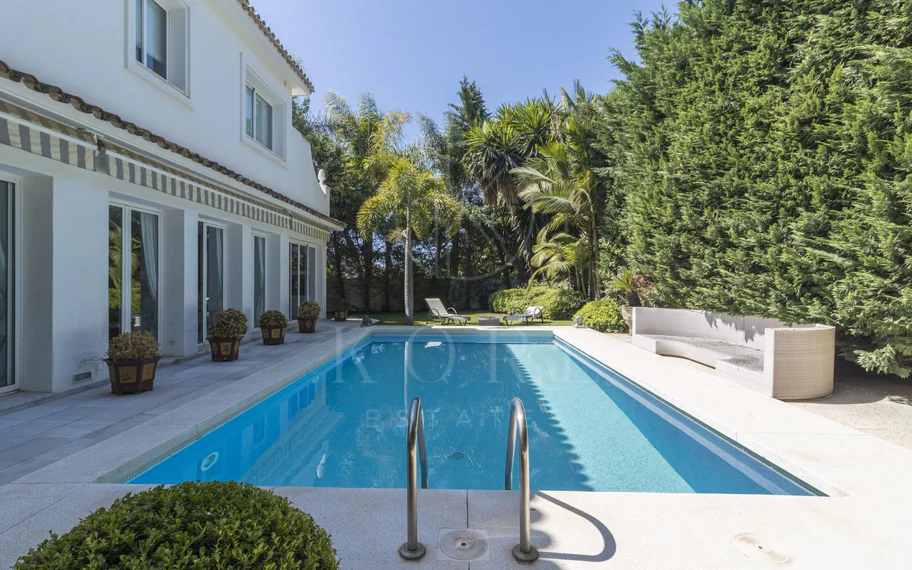 Villa en venta en Los Monteros, Marbella Este