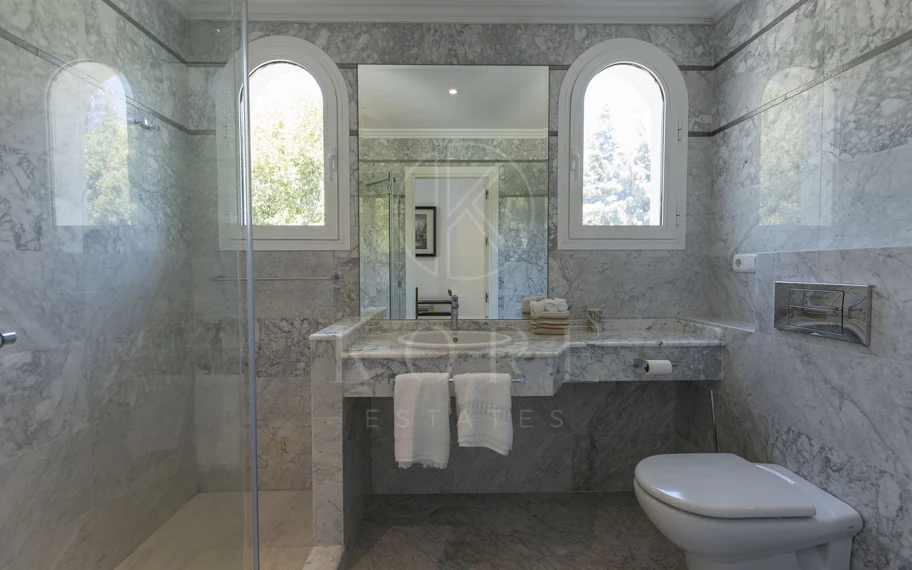 Villa en venta en Los Monteros, Marbella Este