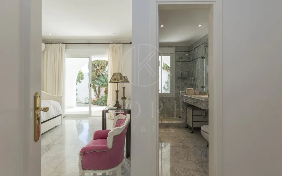 Villa en venta en Los Monteros, Marbella Este