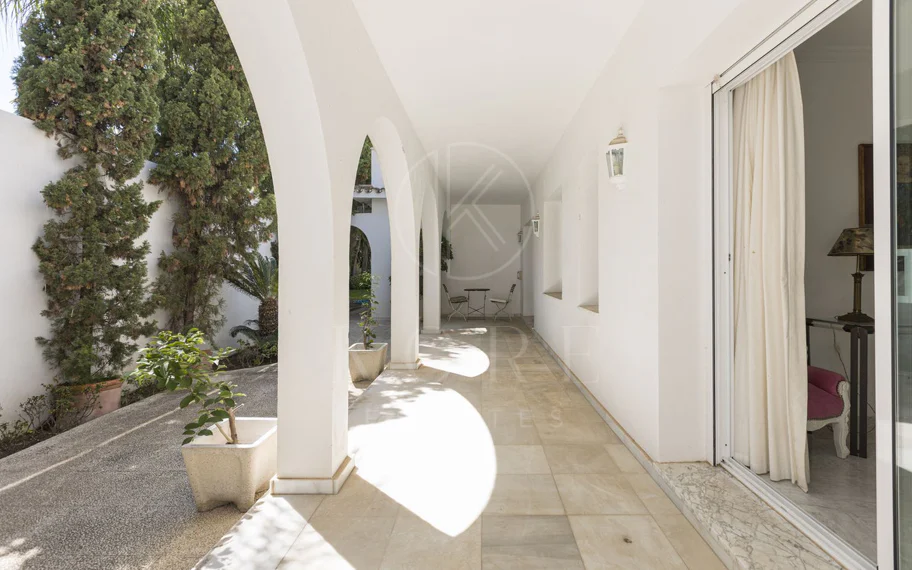 Villa en venta en Los Monteros, Marbella Este