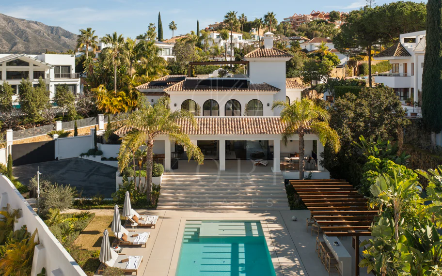 Villa en venta en Los Naranjos, Marbella