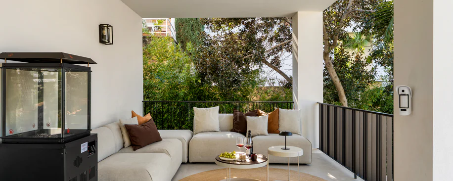 Villa for sale in Los Naranjos, Nueva Andalucia