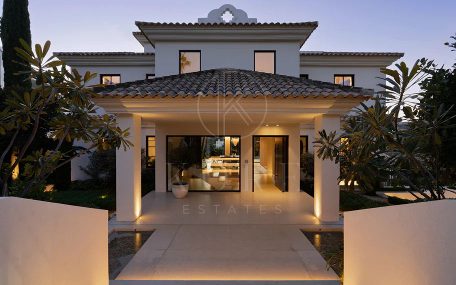 Villa en venta en Los Naranjos, Marbella