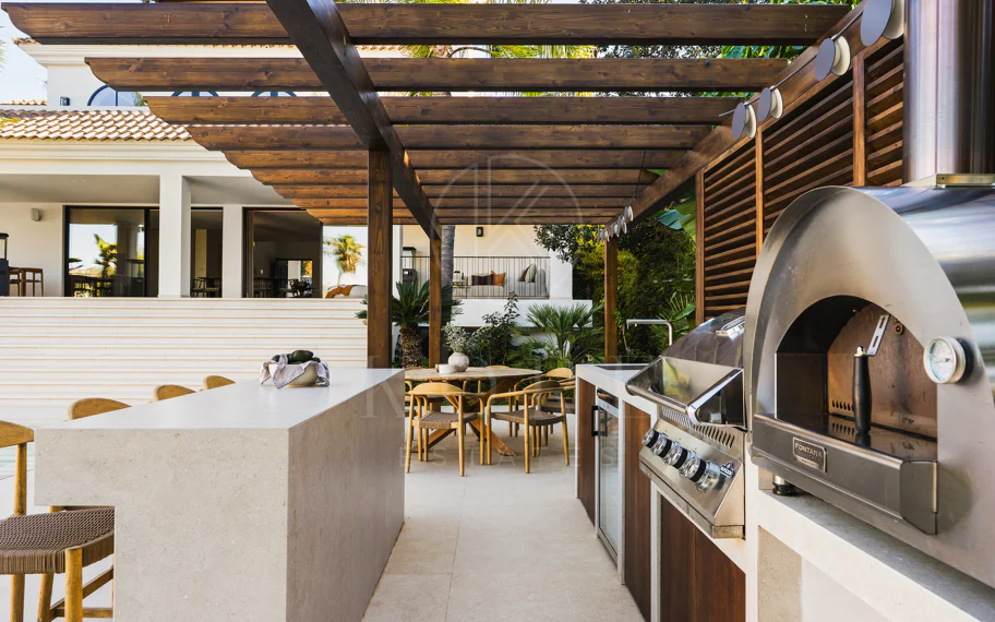 Villa en venta en Los Naranjos, Marbella