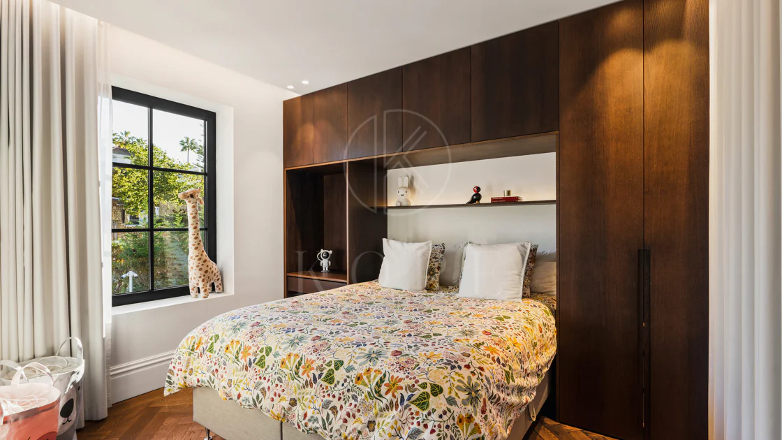 Villa for sale in Los Naranjos, Nueva Andalucia