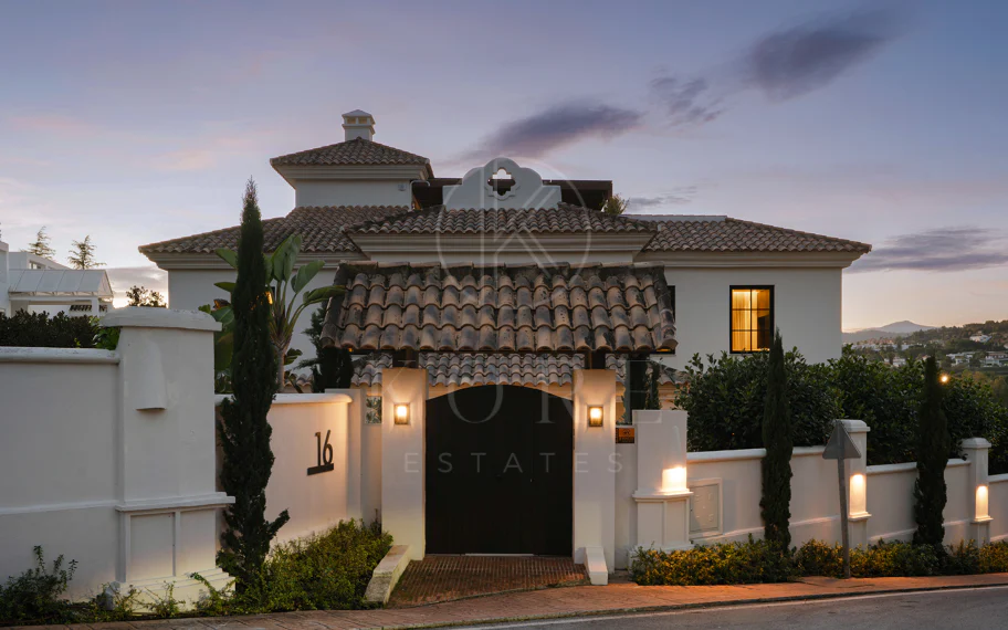 Villa en venta en Los Naranjos, Marbella