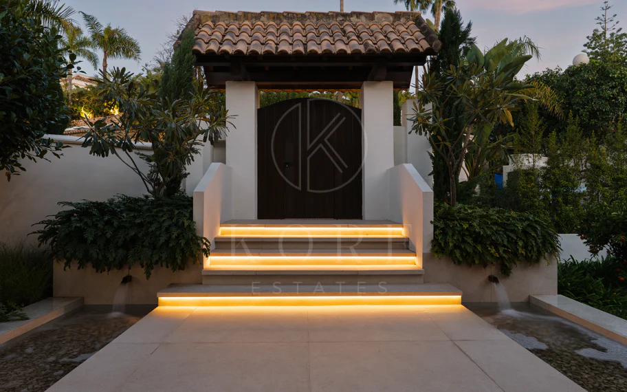 Villa en venta en Los Naranjos, Marbella