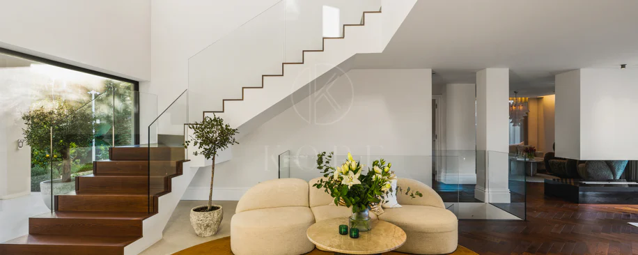 Villa for sale in Los Naranjos, Nueva Andalucia