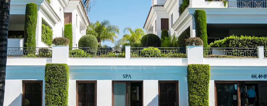  Estepona – Luxury Duplex Penthouse with Private Rooftop Solarium and open sea views