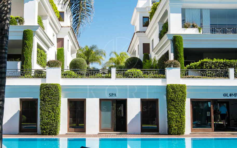 Estepona – Penthouse duplex de lux cu solariu privat pe acoperiș și vedere deschisă către mare