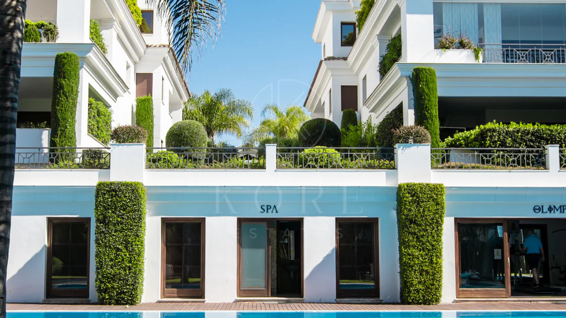 Estepona – Luxury Duplex Penthouse with Private Rooftop Solarium and open sea views