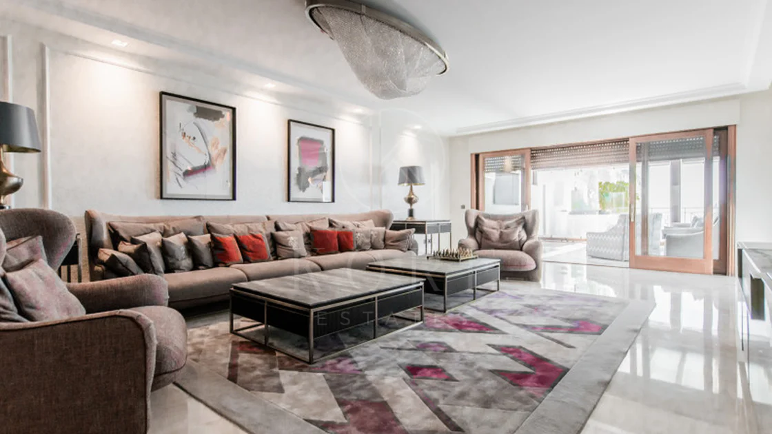 Estepona – Luxury Duplex Penthouse with Private Rooftop Solarium and open sea views