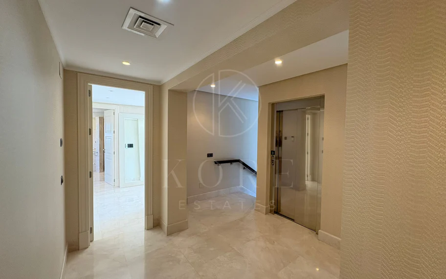 Estepona – Penthouse duplex de lux cu solariu privat pe acoperiș și vedere deschisă către mare
