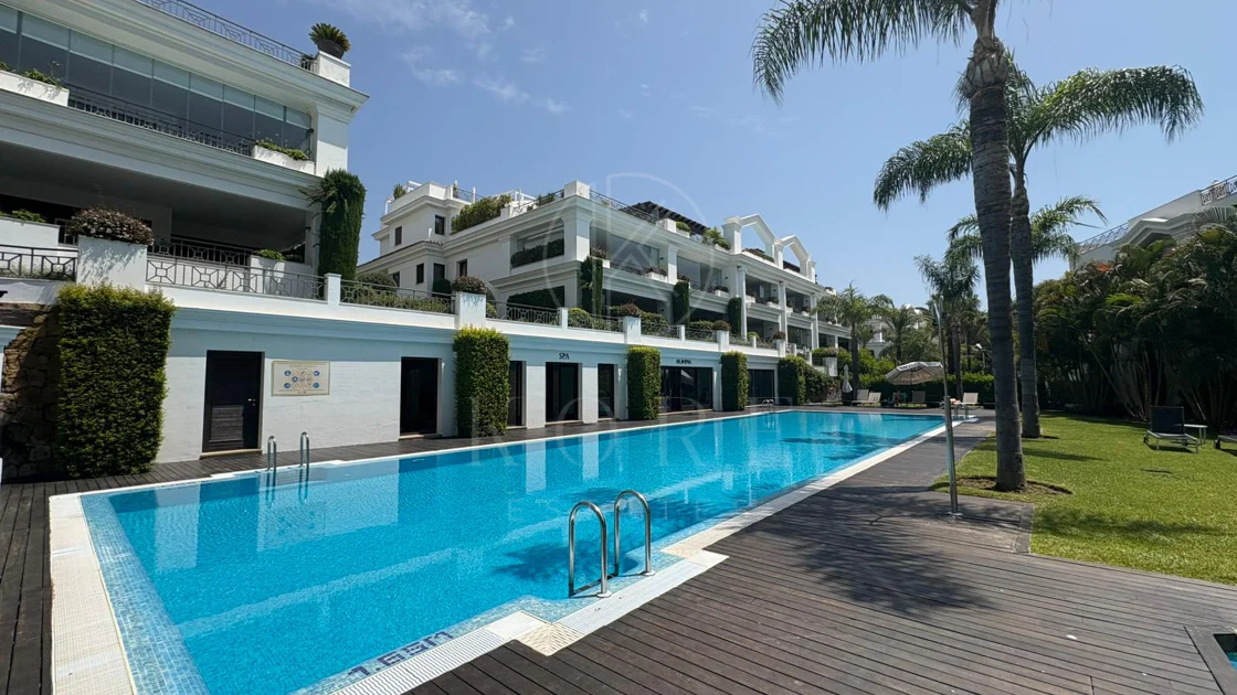 Estepona – Luxury Duplex Penthouse with Private Rooftop Solarium and open sea views