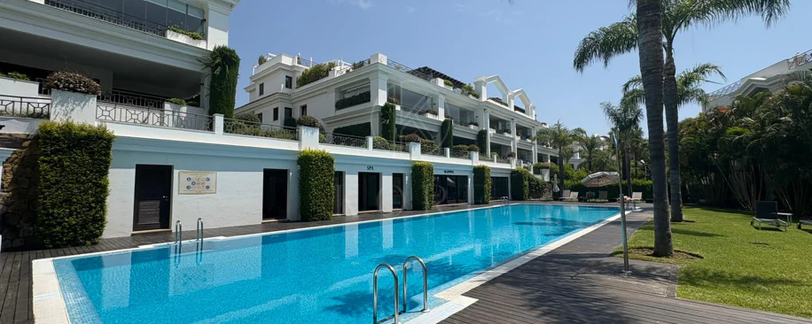  Estepona – Luxury Duplex Penthouse with Private Rooftop Solarium and open sea views