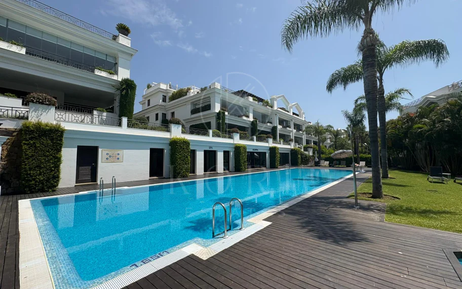 Estepona – Penthouse duplex de lux cu solariu privat pe acoperiș și vedere deschisă către mare