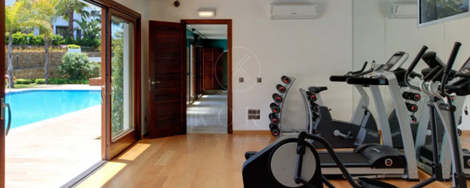  Estepona – Luxury Duplex Penthouse with Private Rooftop Solarium and open sea views