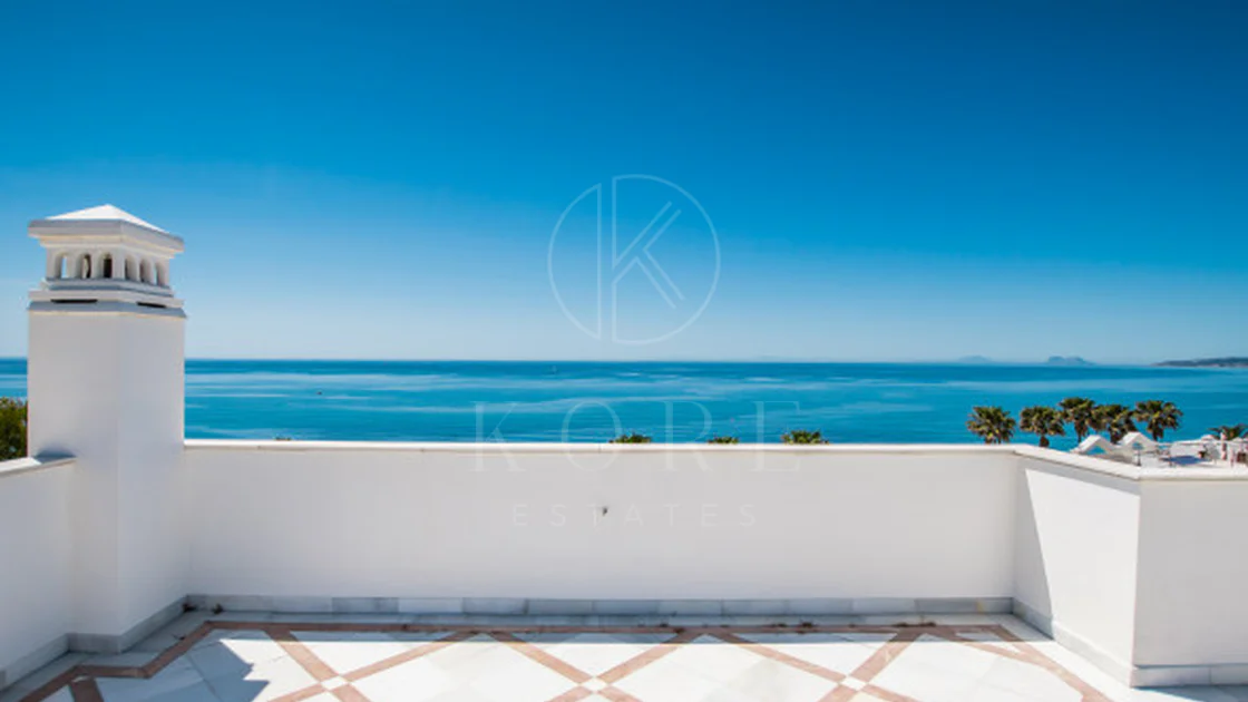 Estepona – Luxury Duplex Penthouse with Private Rooftop Solarium and open sea views