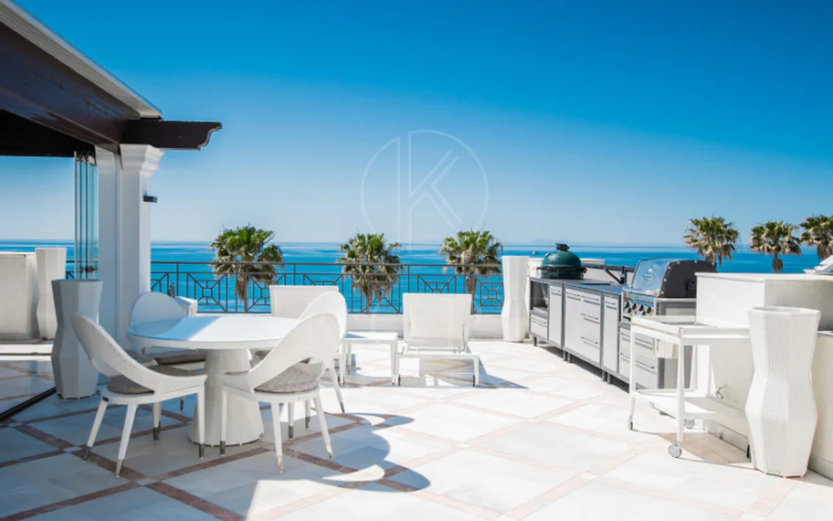 Estepona – Penthouse duplex de lux cu solariu privat pe acoperiș și vedere deschisă către mare