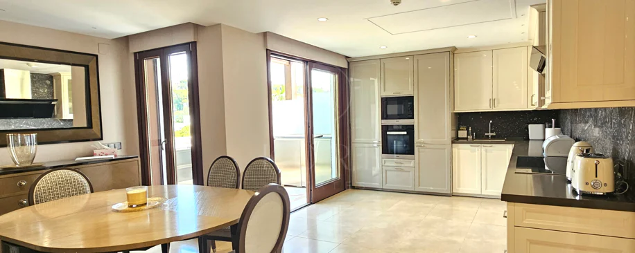  Estepona – Luxury Duplex Penthouse with Private Rooftop Solarium and open sea views