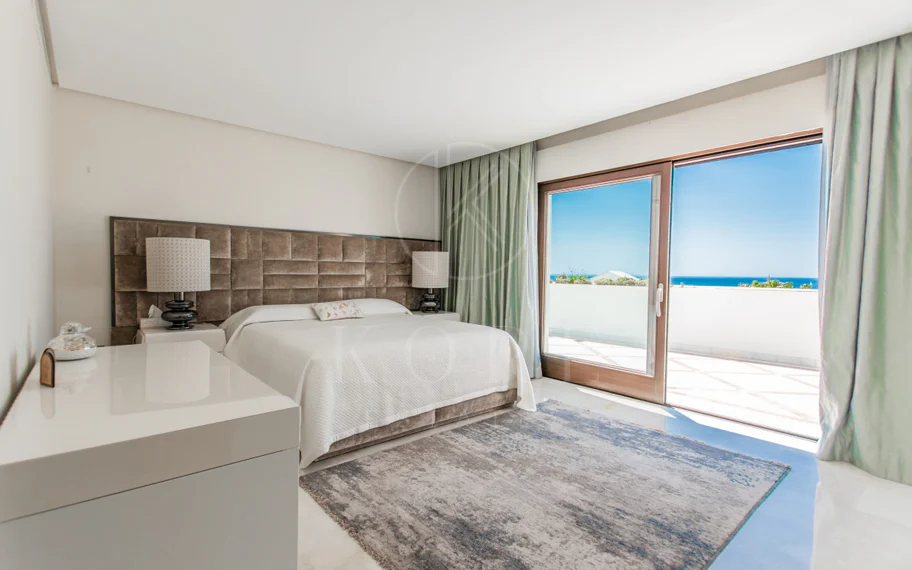 Estepona – Penthouse duplex de lux cu solariu privat pe acoperiș și vedere deschisă către mare