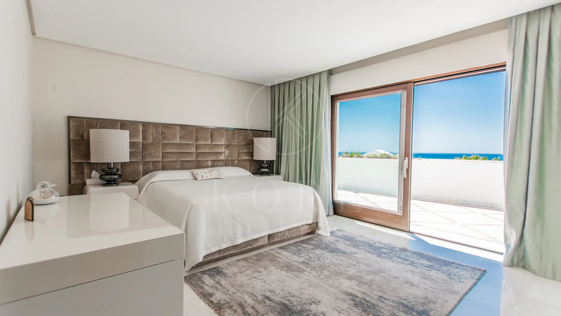 Estepona – Luxury Duplex Penthouse with Private Rooftop Solarium and open sea views