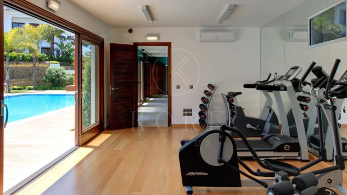 Estepona – Luxury Duplex Penthouse with Private Rooftop Solarium and open sea views