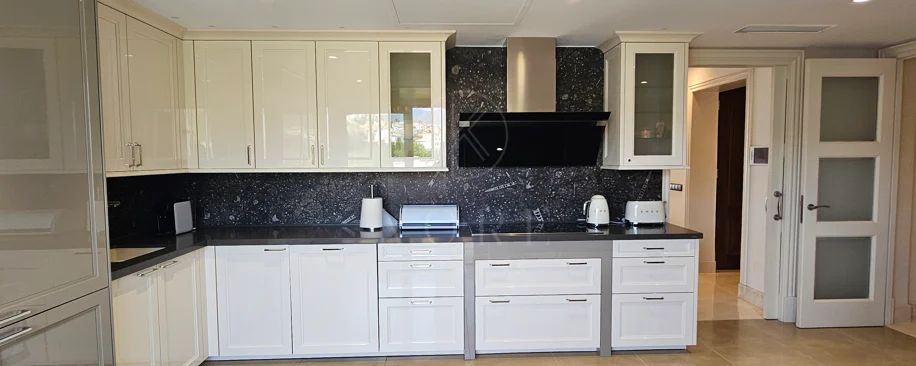  Estepona – Luxury Duplex Penthouse with Private Rooftop Solarium and open sea views