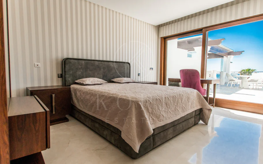 Estepona – Penthouse duplex de lux cu solariu privat pe acoperiș și vedere deschisă către mare