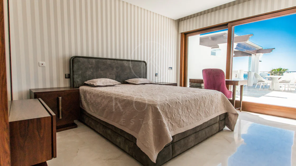 Estepona – Luxury Duplex Penthouse with Private Rooftop Solarium and open sea views
