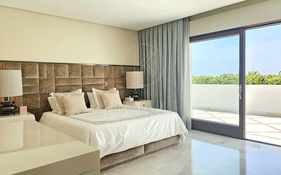 Estepona – Penthouse duplex de lux cu solariu privat pe acoperiș și vedere deschisă către mare