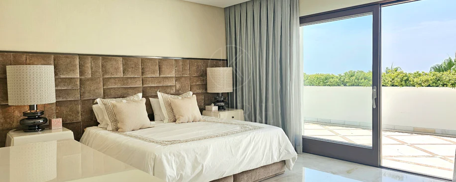  Estepona – Luxury Duplex Penthouse with Private Rooftop Solarium and open sea views
