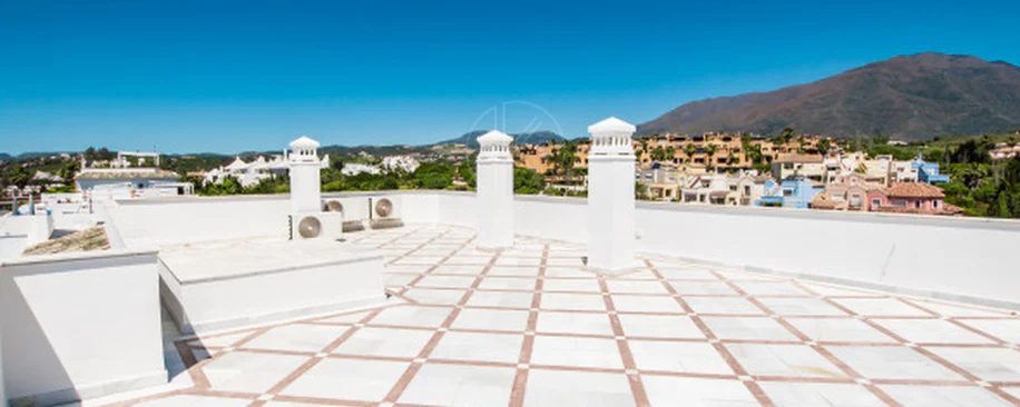  Estepona – Luxury Duplex Penthouse with Private Rooftop Solarium and open sea views