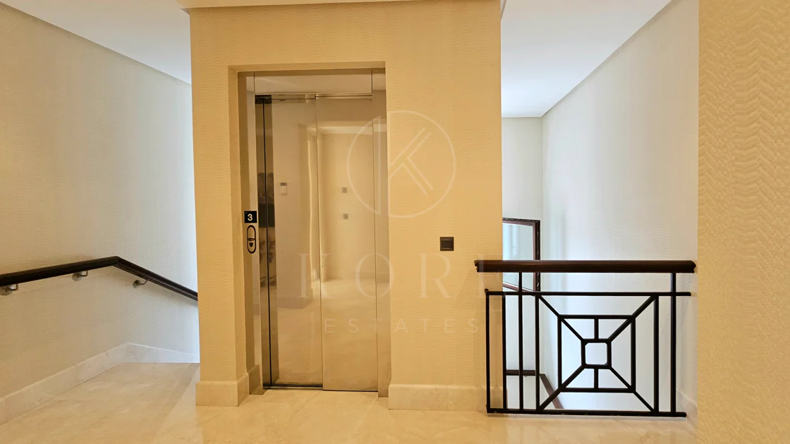 Estepona – Luxury Duplex Penthouse with Private Rooftop Solarium and open sea views