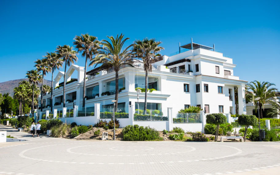 Estepona – Penthouse duplex de lux cu solariu privat pe acoperiș și vedere deschisă către mare