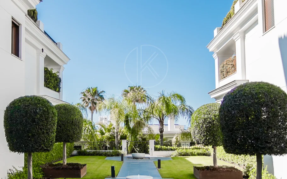 Estepona – Penthouse duplex de lux cu solariu privat pe acoperiș și vedere deschisă către mare