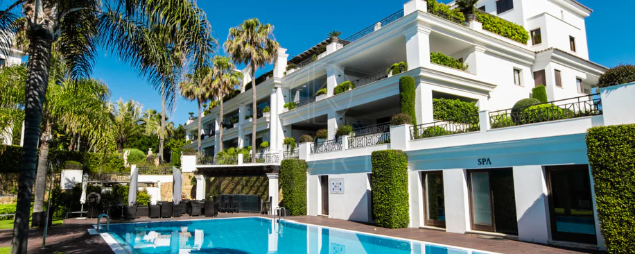  Estepona – Luxury Duplex Penthouse with Private Rooftop Solarium and open sea views
