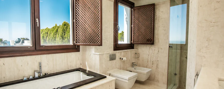  Estepona – Luxury Duplex Penthouse with Private Rooftop Solarium and open sea views